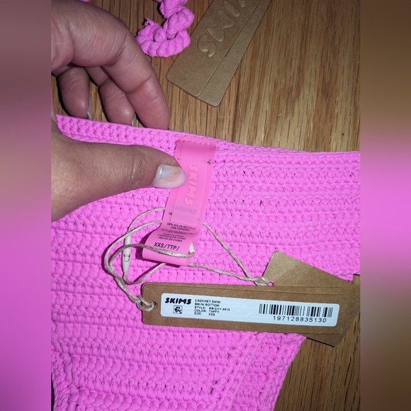 NWT SKIMS SWIM CROCHET MICRO SCOOP BIKINI TOP & BIKINI BOTTOM SET IN TAFFY - Picture 4 of 6